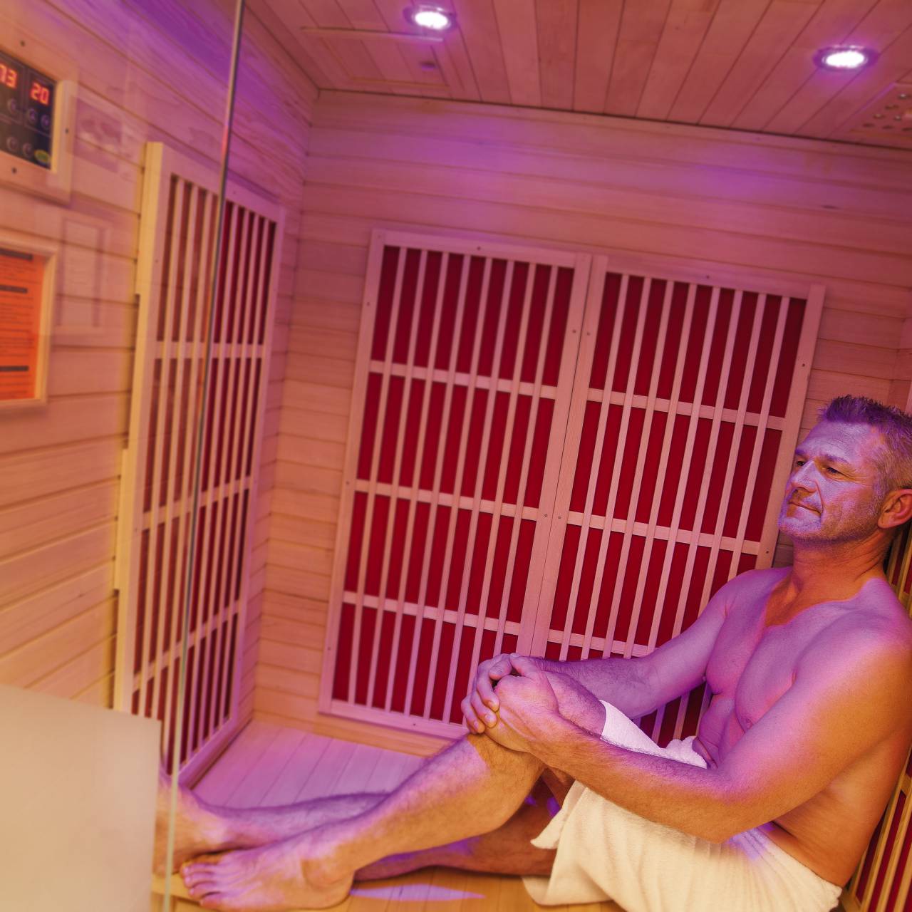Mann in der Sauna